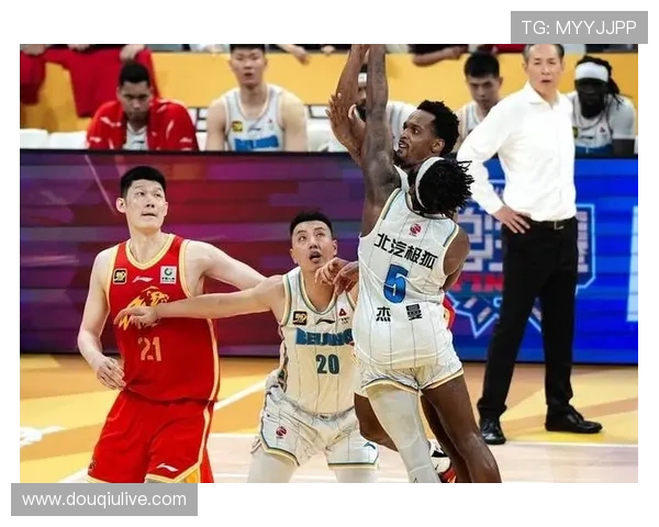 北京男篮俱乐部杯谢幕战1胜3负，年轻球员张知垚表现亮眼