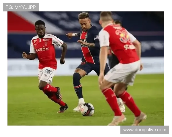 尼斯VS摩纳哥：伤病潮笼罩蔚蓝海岸德比，残阵对决考验阵容深度